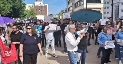 Marcha de agremiados al Staus