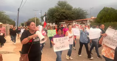 Manifestantes contra construcción de presas