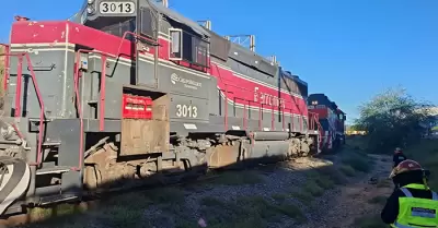 Chocan trenes en el parque industrial