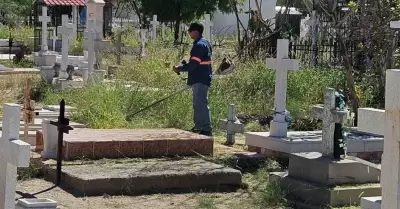 Limpieza de panteones