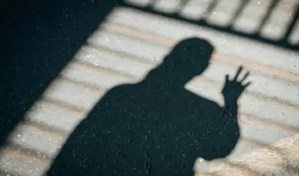 Entre la sombra y la palabra