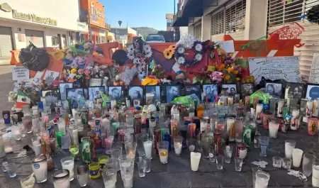 Altar colocado cerca de la tienda Waldo's.