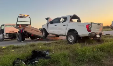 Volcamiento de camioneta con trabajadores