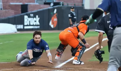 Tucson Baseball Team se qued con la victoria frente a Naranjeros