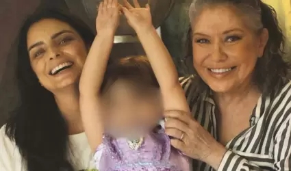 Aislinn Derbez, Gabriela Michel