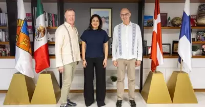 Presidenta municipal de Playa del Carmen, Estefana Mercado, embajadores de Finl