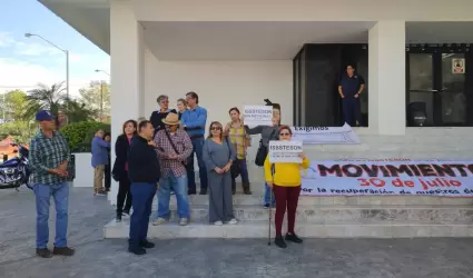 Integrantes del Movimiento 30 de Julio se manifestaron afuera del Congreso del E