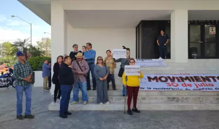 Integrantes del Movimiento 30 de Julio se manifestaron afuera del Congreso del E