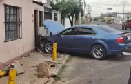Conductora impacta auto contra barras de proteccin de una vivienda