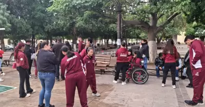 Atletas, paratletas y entrenadores se manifestaron por la falta de pago de becas