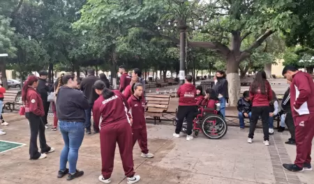 Atletas, paratletas y entrenadores se manifestaron por la falta de pago de becas