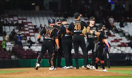 Naranjeros son barridos por Tomateros, en Culiacn