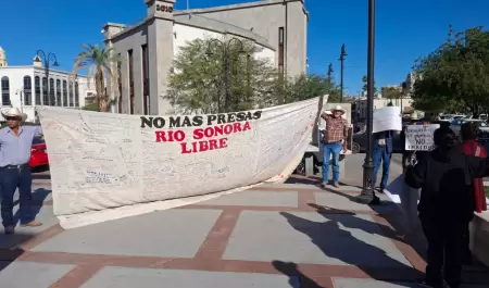 Habitantes de comunidades aledaas a Ures se manifestaron en el Congreso