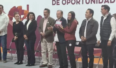 Entrega de becas a talentos deportivos