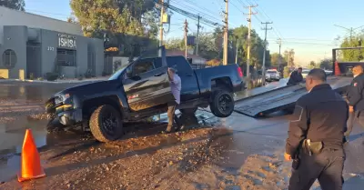 Ca�da de auto a socav�n