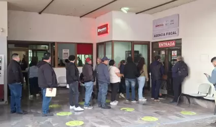 Filas en la Agencia Fiscal