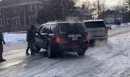 Agentes del ICE matan a una mujer en Minneapolis