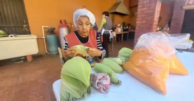 Elaboraci�n de tamales para el D�a de la Candelaria