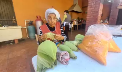 Elaboraci�n de tamales para el D�a de la Candelaria