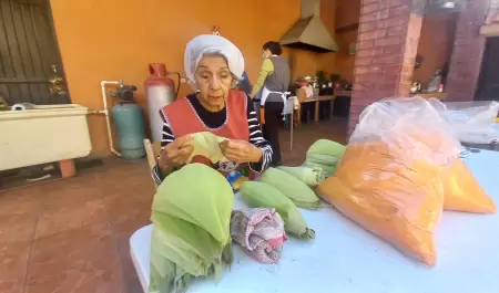 Elaboraci�n de tamales para el D�a de la Candelaria