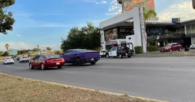 Cybertruck morada de "La Nicholette"