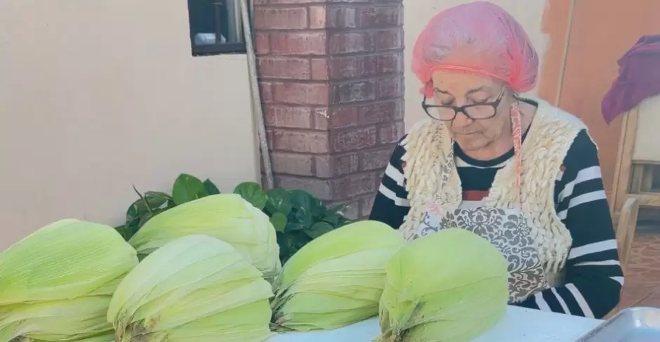 Elaboraci�n de tamales para el D�a de la Candelaria