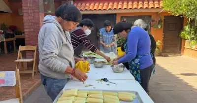 Elaboraci�n de tamales para el D�a de la Candelaria