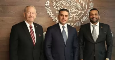 El embajador Ronald Johnson y el director del FBI y Kash Patel se reunieron con 