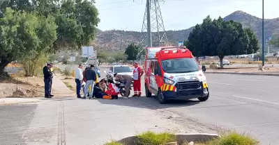 Accidente entre motociclista y conductor de un sed�n