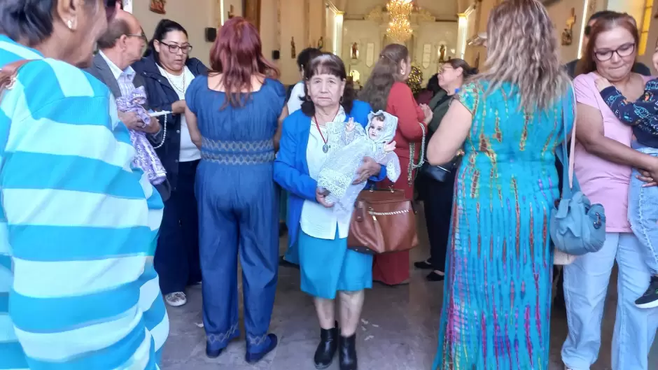 Devotos agradecen a la Virgen de la Candelaria