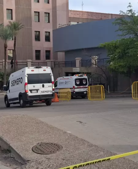 Asesinan a una mujer en estacionamiento del Centro de Gobierno