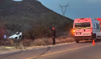 Muere hombre en volcamiento en carretera Hermosillo-Ures