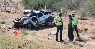 Muere hombre al volcarse en la carretera Hermosillo-Guaymas