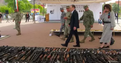 Atestigua gobernador Alfonso Durazo destrucci�n de armas