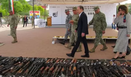 Atestigua gobernador Alfonso Durazo destrucci�n de armas