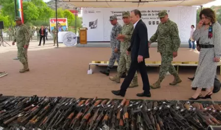 Atestigua gobernador Alfonso Durazo destrucci�n de armas
