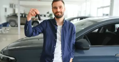 Elegir auto adecuado equilibra necesidades, estilo y presupuesto.