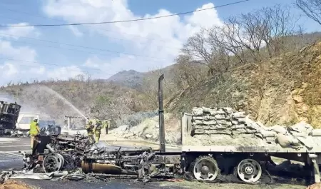 Quema de tr�ileres y otros veh�culos en seis municipios de Jalisco