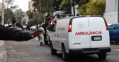 Convoy de la GN, escolta ambulancia de servicio forense, donde presuntamente vie