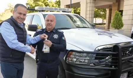 Antonio Astiazar�n en entrega de equipamiento a la Polic�a Municipal