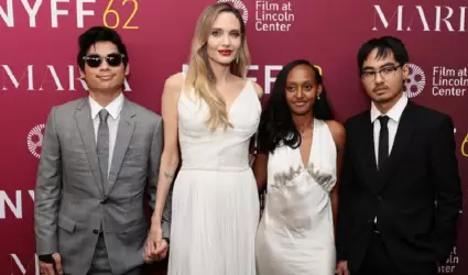 Angelina Jolie y tres de sus hijos.