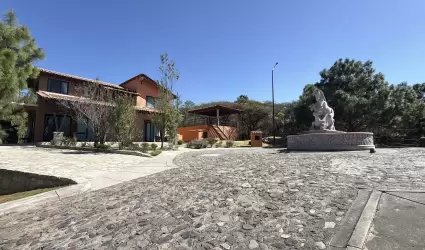 Inmueble atribuido a "El Mencho" luce abandonado tras operativo federal