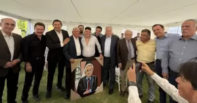 Pol�ticos de distintos partidos acompa�an a Manuel Bartlett en su cumplea�os 90