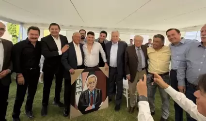 Pol�ticos de distintos partidos acompa�an a Manuel Bartlett en su cumplea�os 90