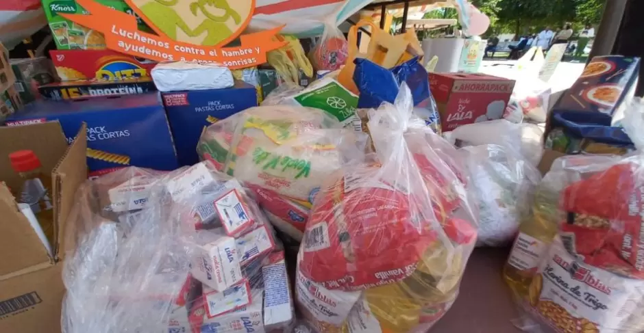 Colecta de alimentos en la Unison