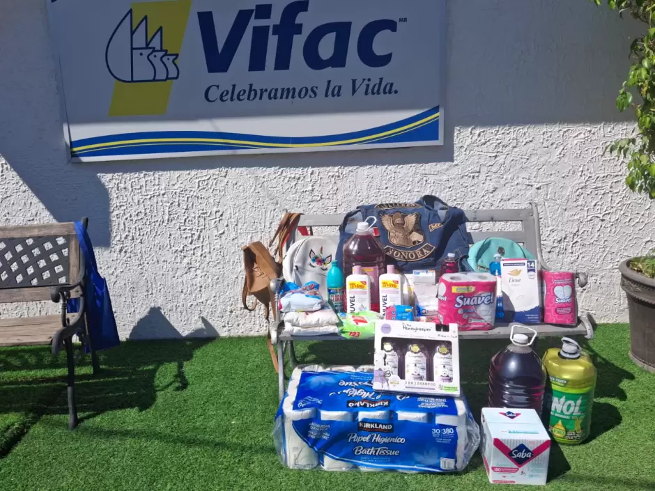 Club de motociclistas Caballeros realizaron la entrega de apoyos a la organizaci�n VIFAC Sonora.