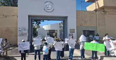 Integrantes del colectivo Todos Somos Uno bloquearon el acceso a las salas de ju