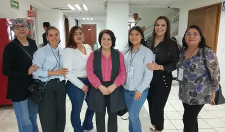 Diputada Gabriela F�lix con promoventes de iniciativa