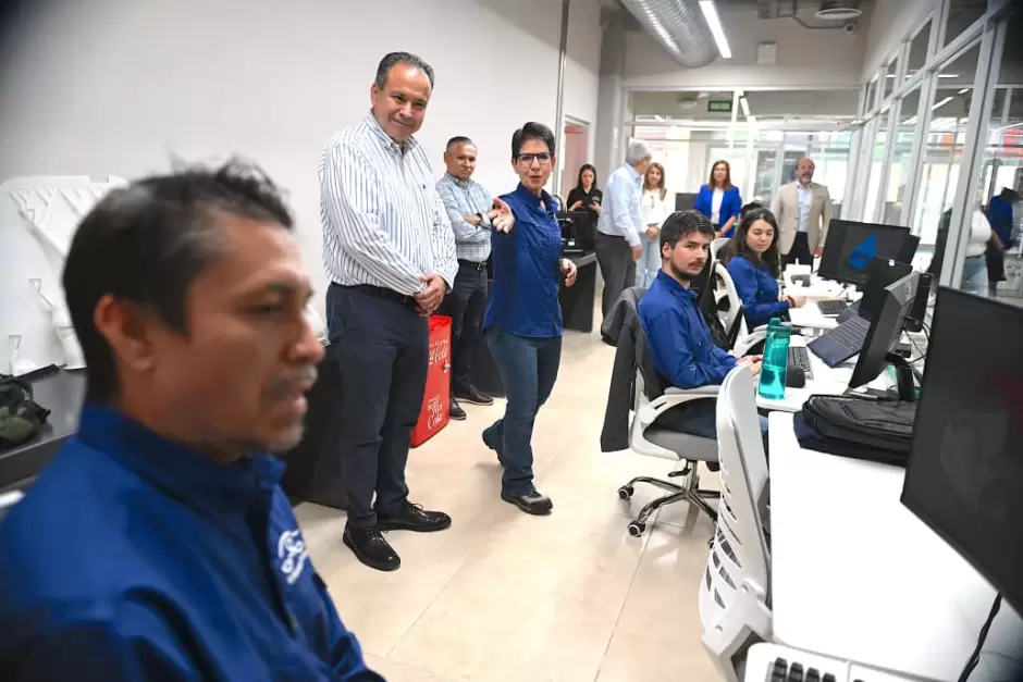 Primer veh�culo el�ctrico multiprop�sito mexicano