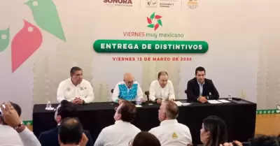Entrega de distintivos del programa Viernes muy mexicano, de la Concanaco Servyt